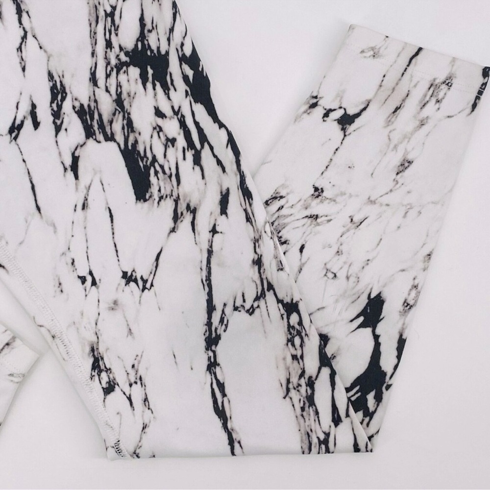 BEYOND YOGA 💥RARE💥 Olympus White & Black Marble High Waisted Midi Leggings - Picture 8 of 15